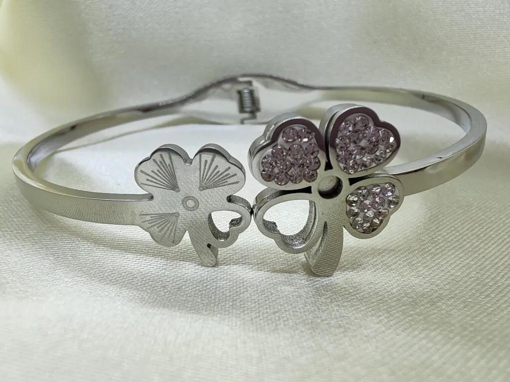 Cute Flower Style Bangle
