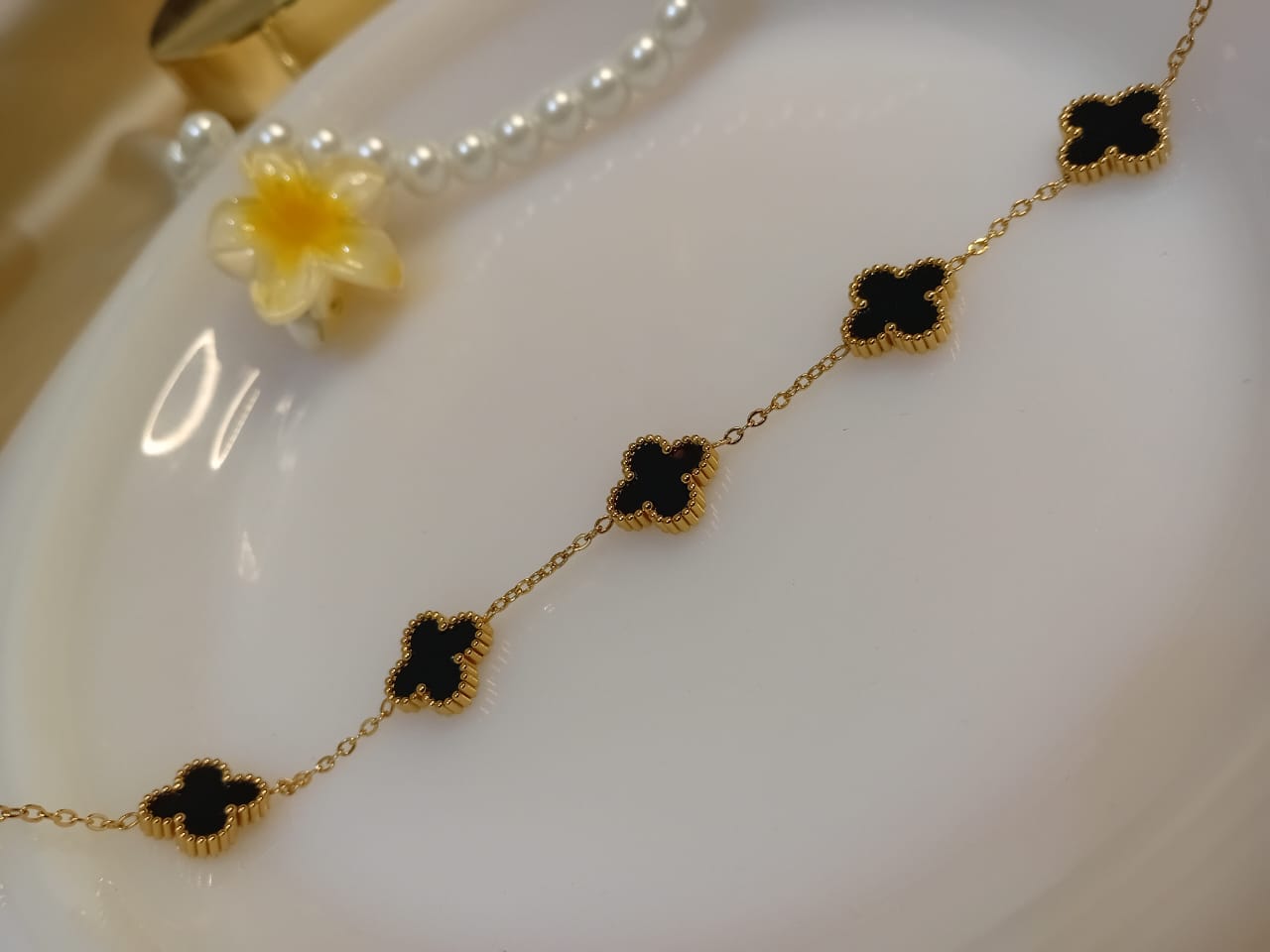 Golden Black Five Leaf Bracelet