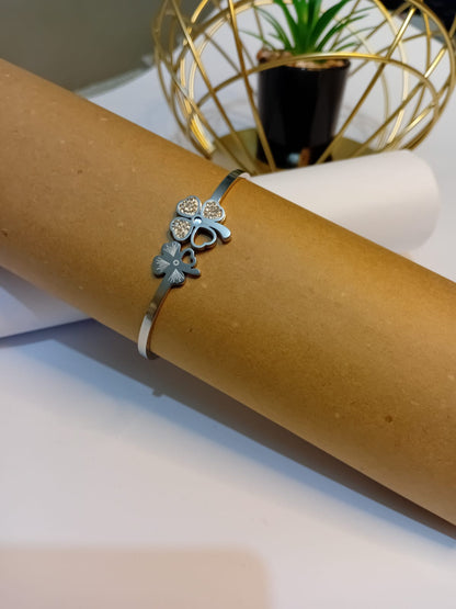 Cute Flower Style Bangle