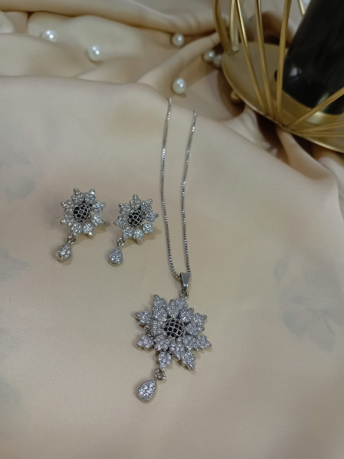 Silver Patel Bloom Combo Locket Set