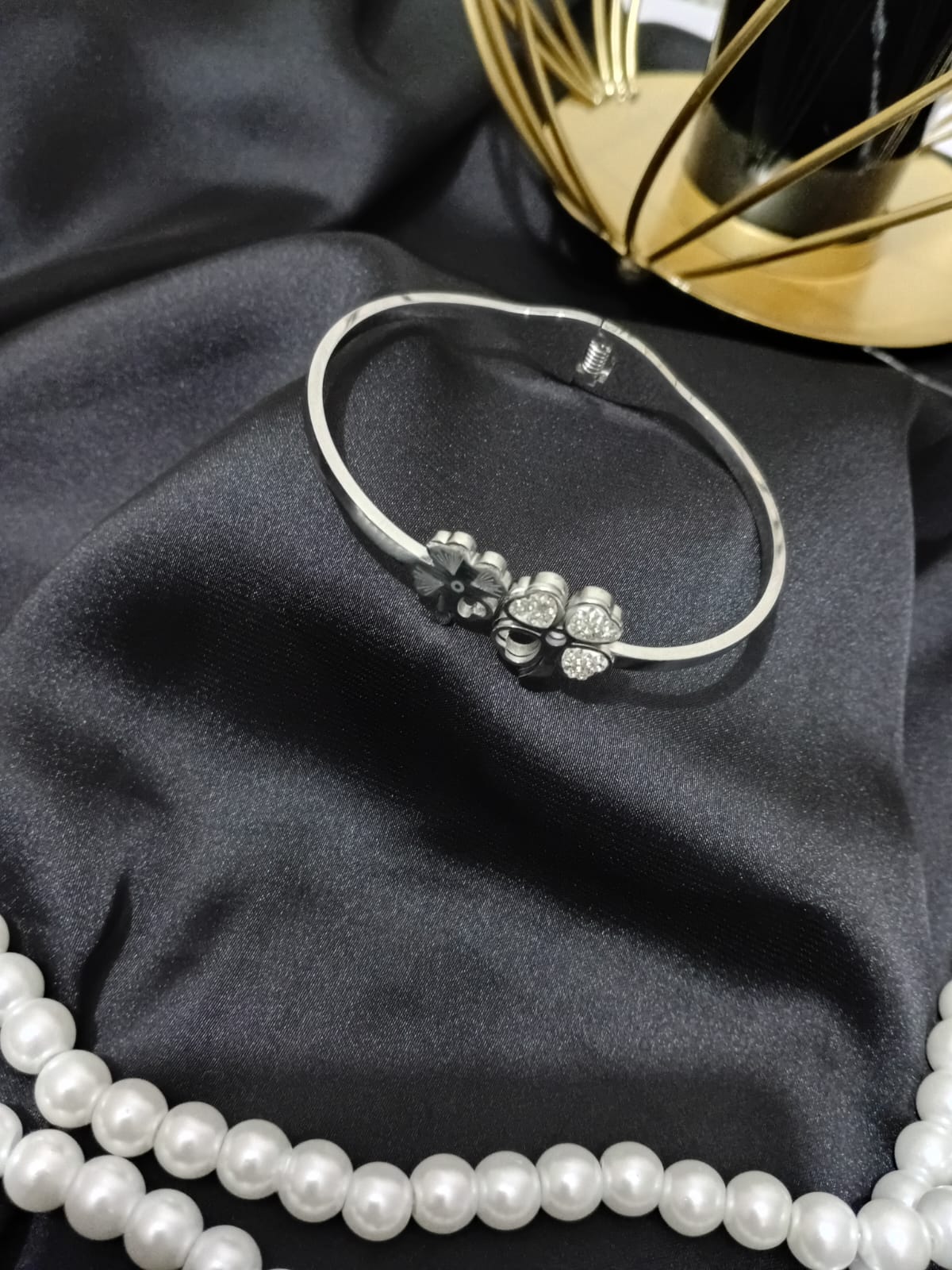 Cute Flower Style Bangle