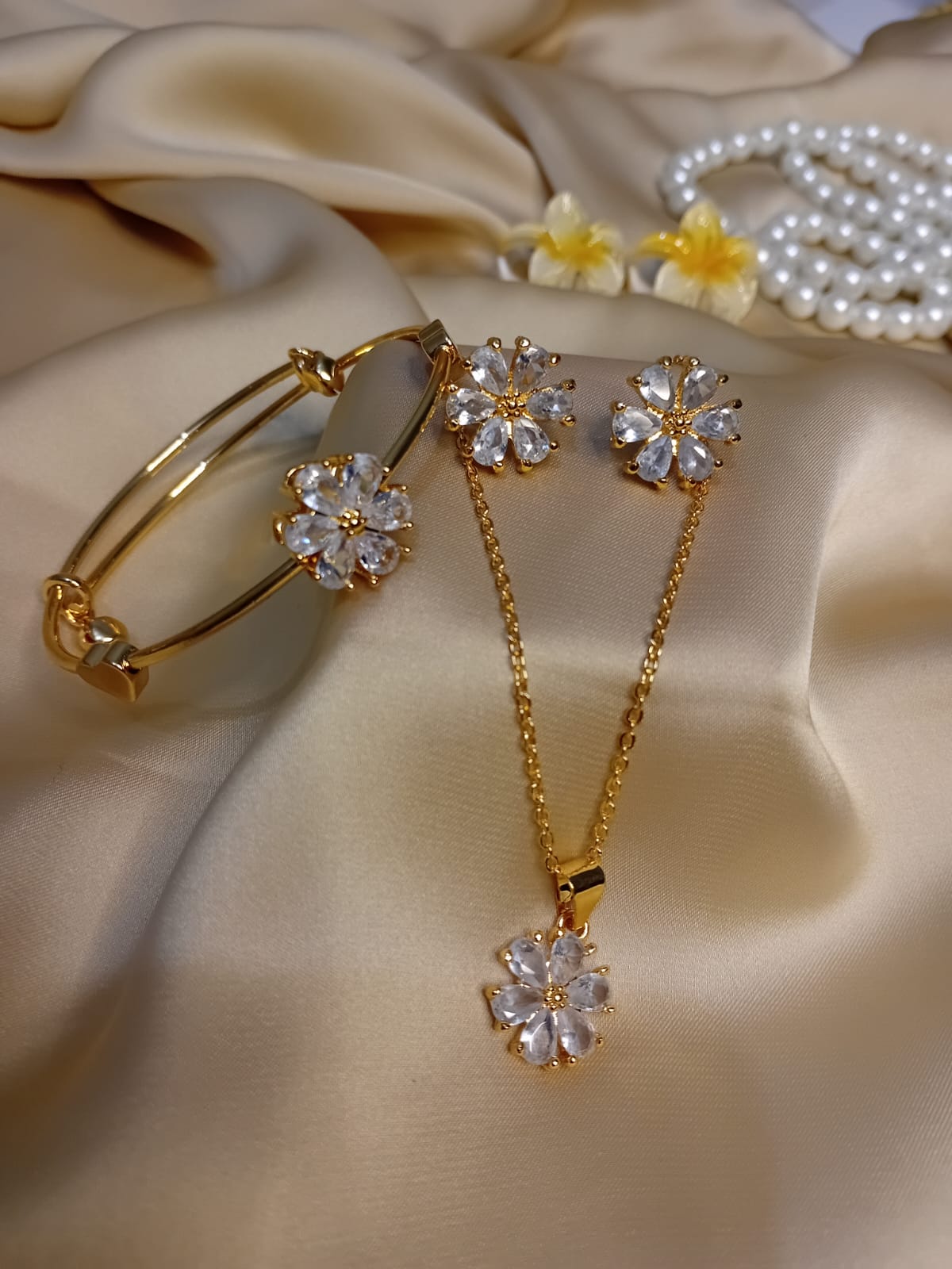 Flower-Shaped Locket Set