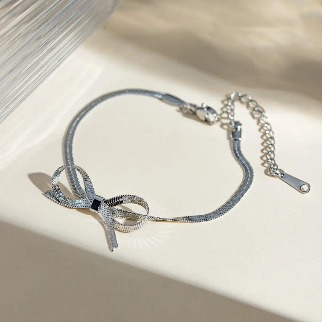 Decent Silver Bow Style Bracelet