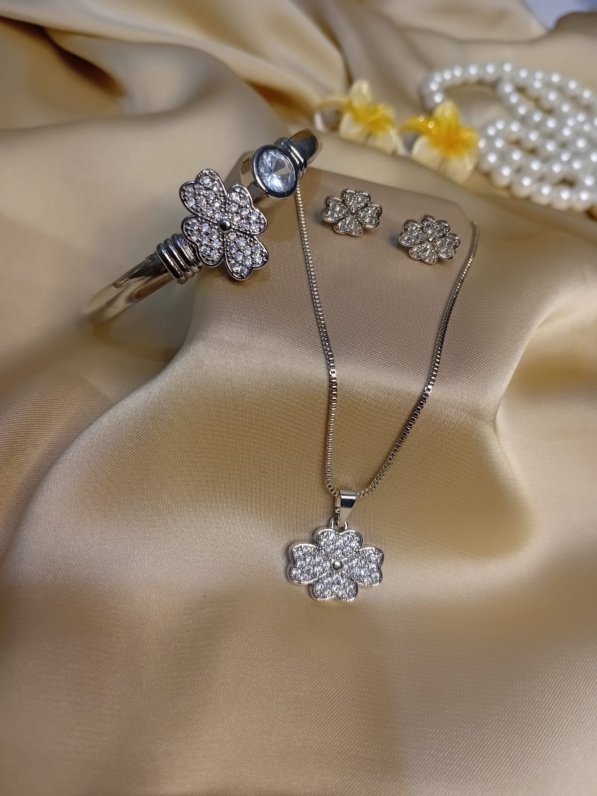 Pave Clover Design Locket Set