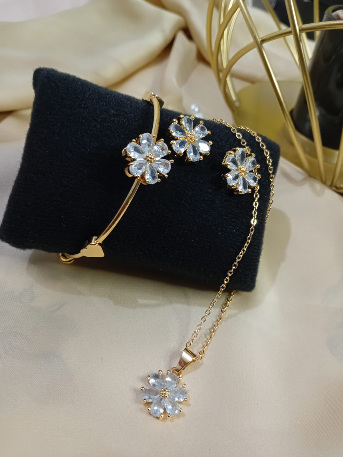 Flower-Shaped Locket Set