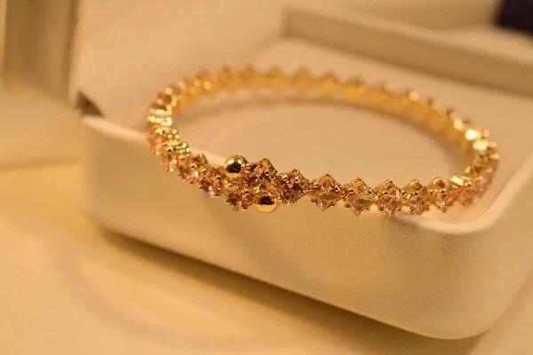 Elegant Crystal Stones Bangle in Pair