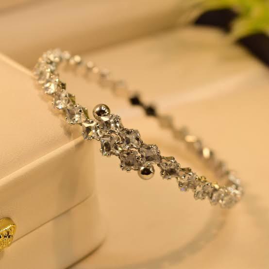 Elegant Crystal Stones Bangle in Pair