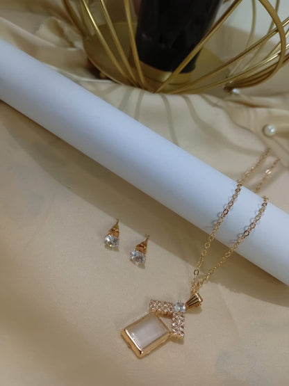 Classic Minimal Golden  Locket Set