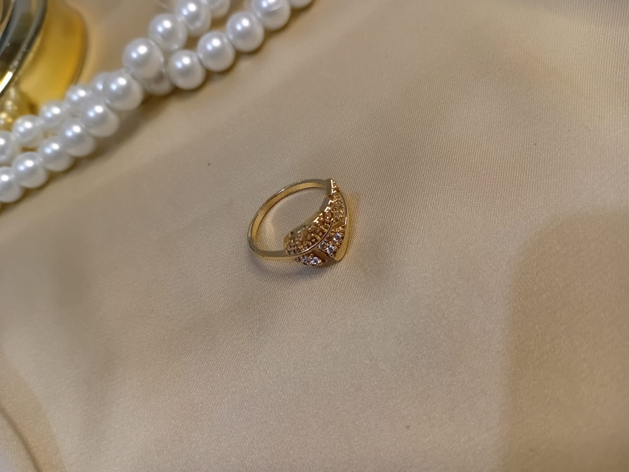 Golden Leaf Design Ring