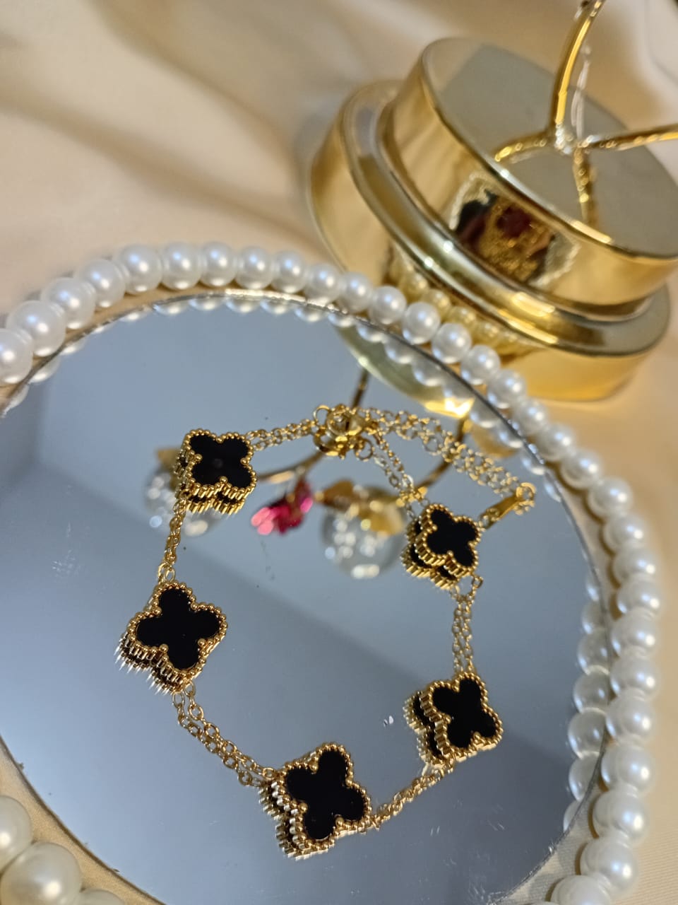 Golden Black Five Leaf Bracelet