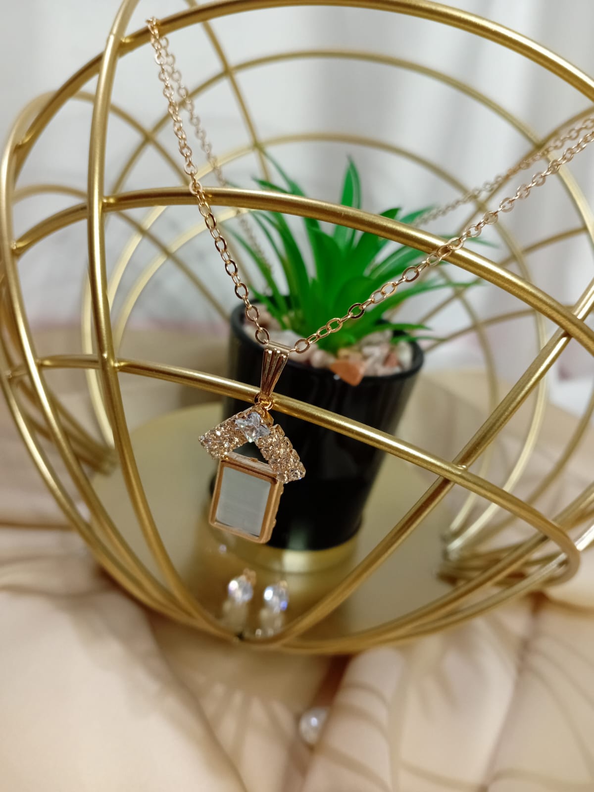 Classic Minimal Golden  Locket Set