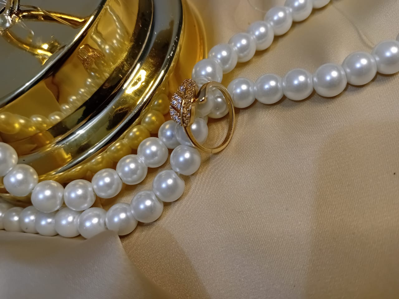 Golden Leaf Design Ring