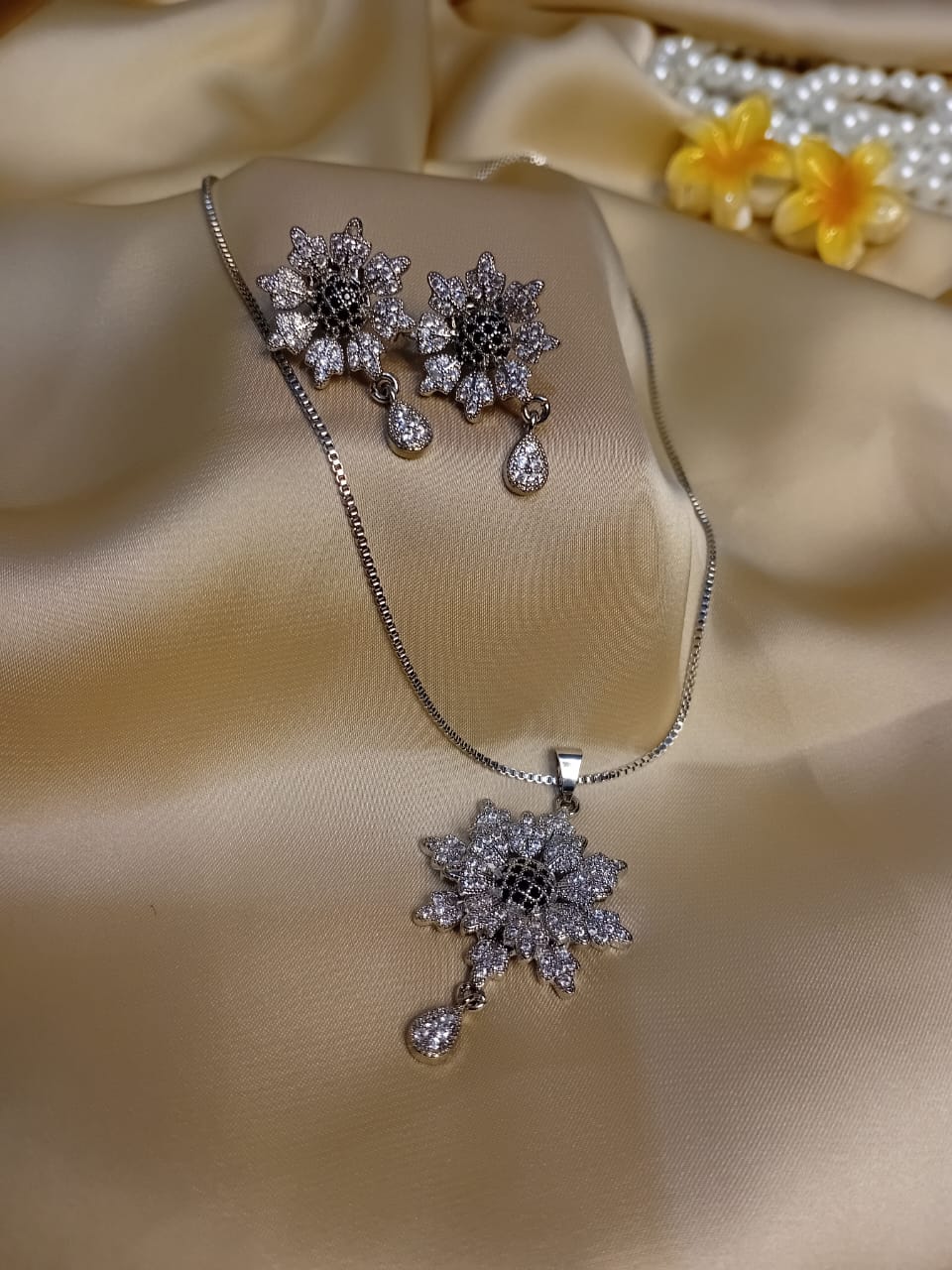 Silver Patel Bloom Combo Locket Set