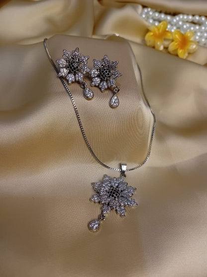 Silver Patel Bloom Combo Locket Set